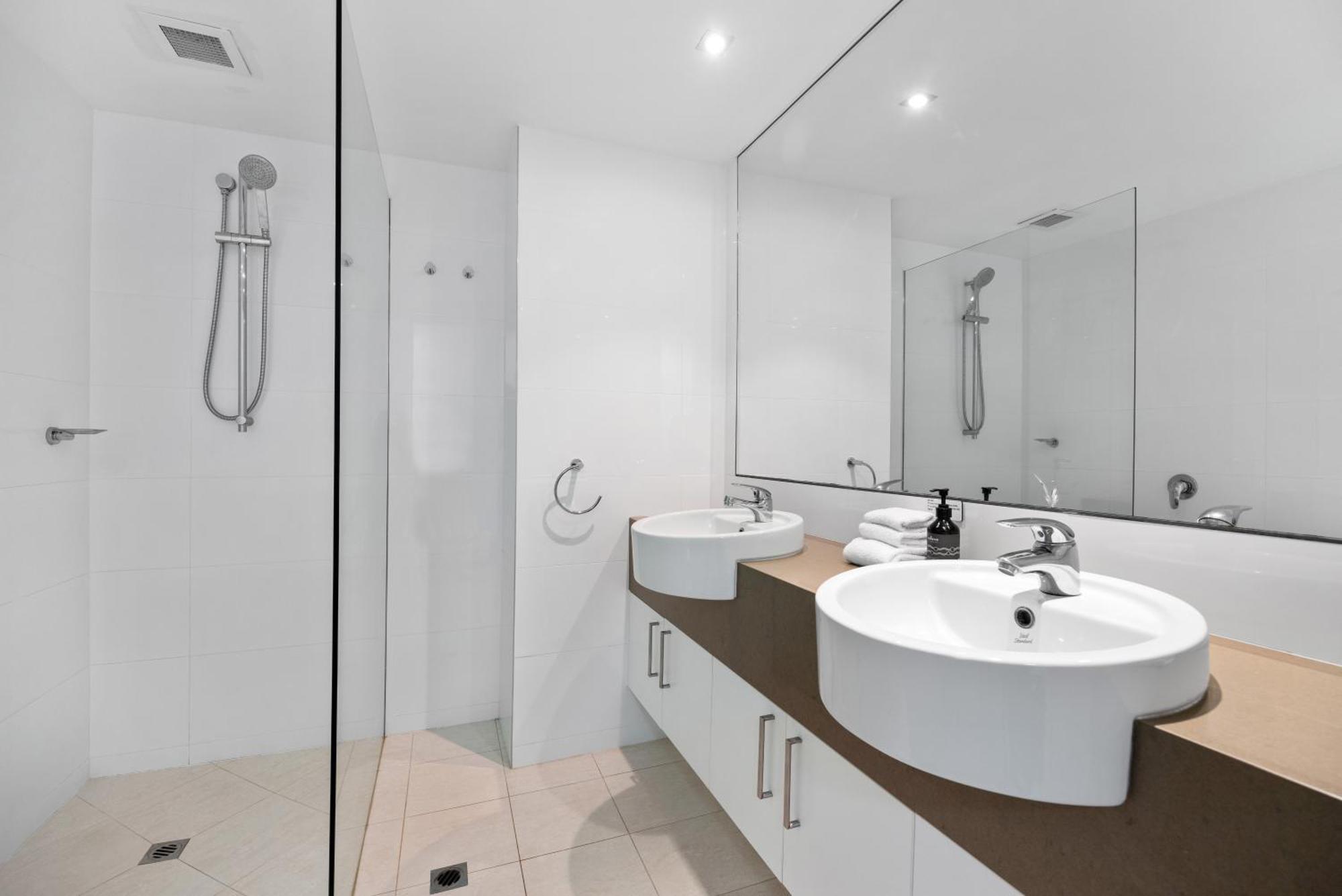 Fairshore 12: Absolute Beachfront, Direct Beach & Pool Access Noosa Heads Buitenkant foto