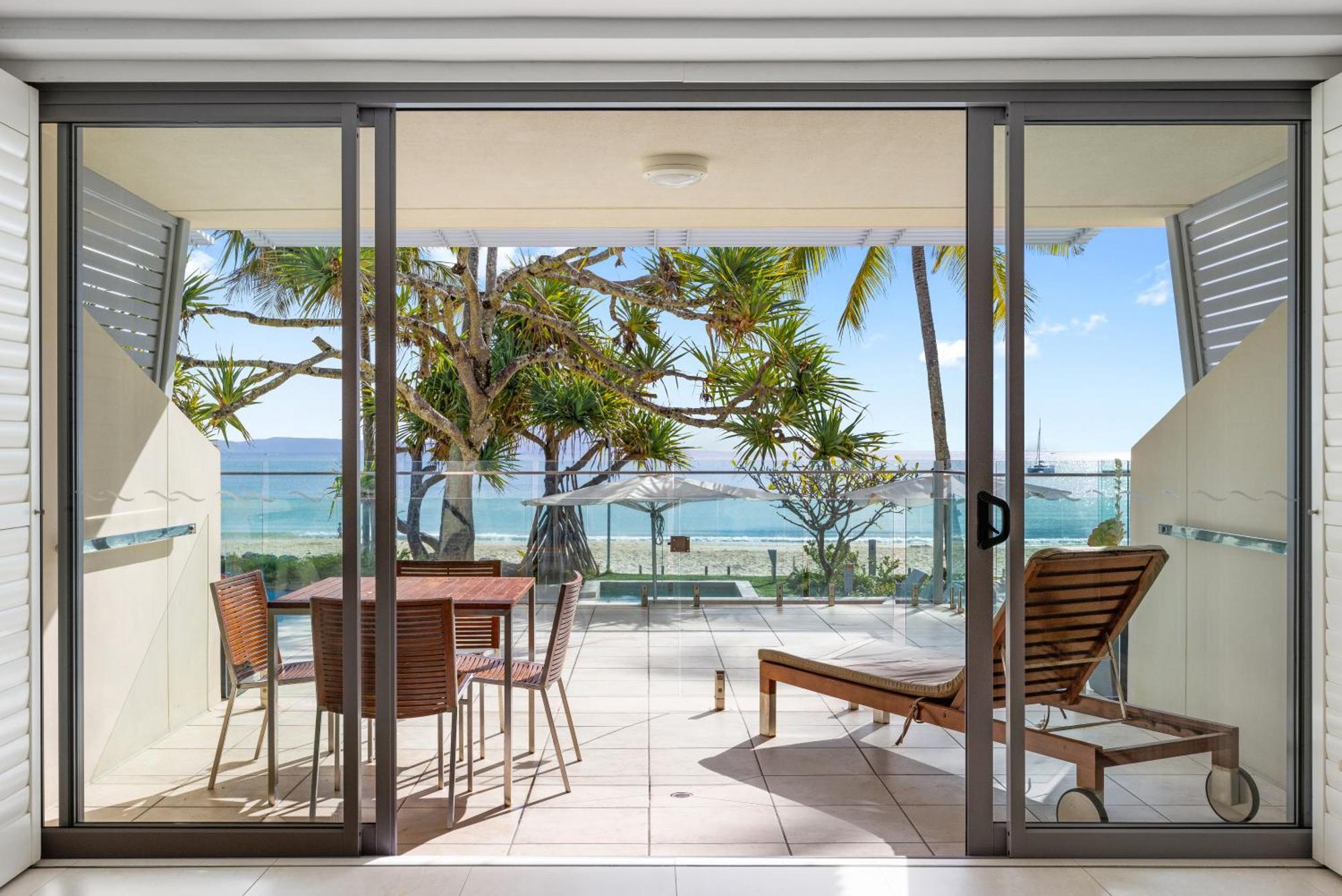 Fairshore 12: Absolute Beachfront, Direct Beach & Pool Access Noosa Heads Buitenkant foto